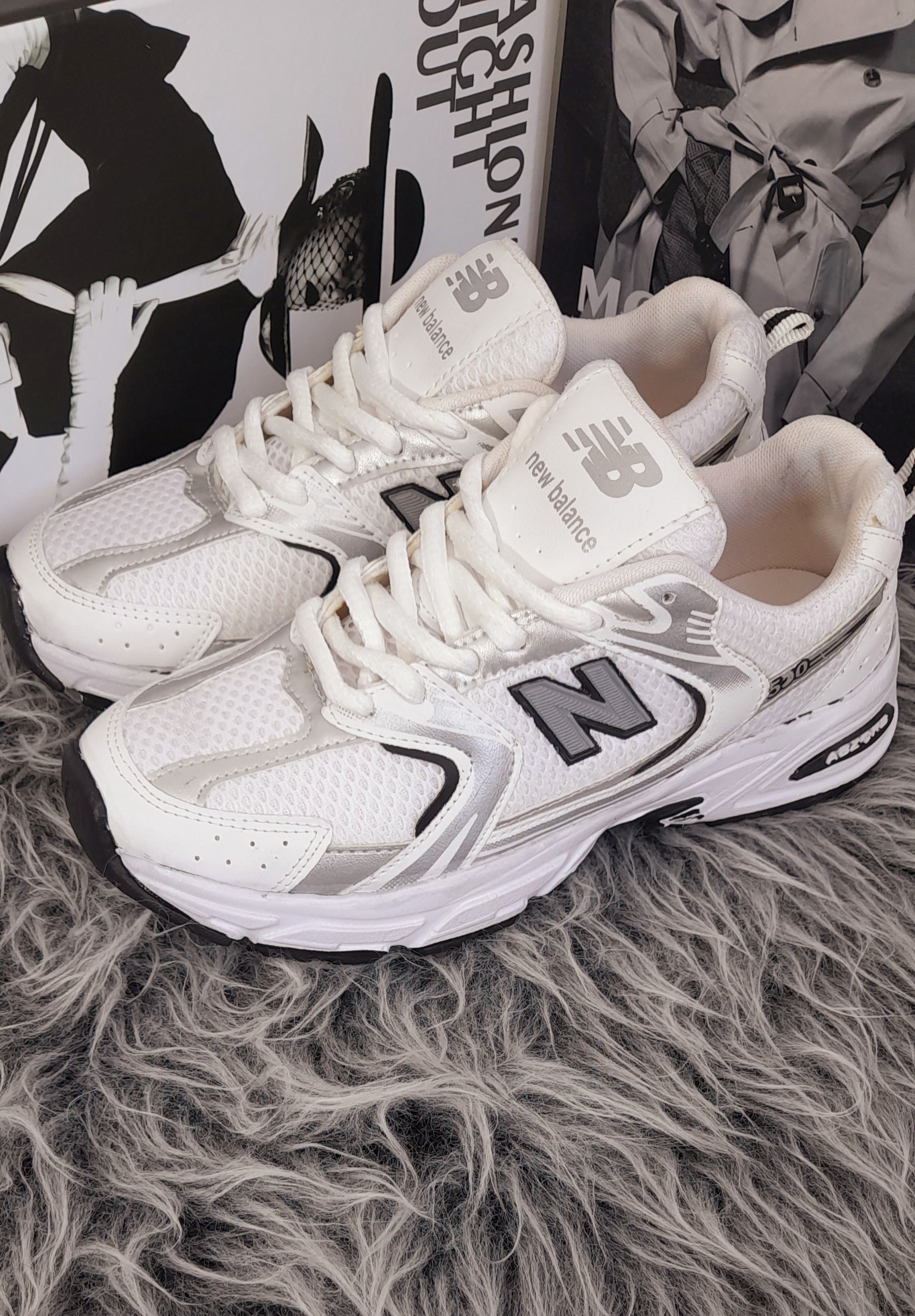 نیوبالانس ۵۳۰ سفید نقره ای